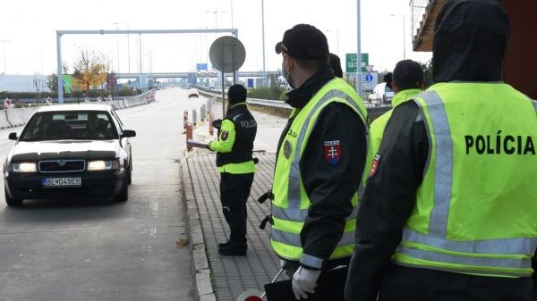 Slovensko zavádí kvůli migrantům kontroly na hranicích s Maďarskem